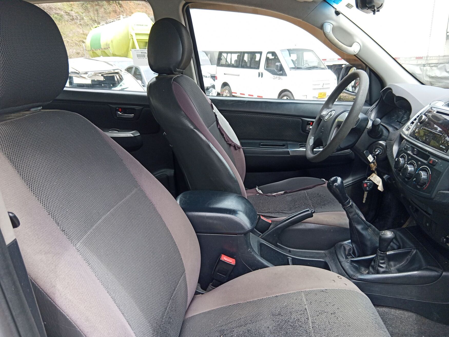 Toyota - Hilux - 2016 image number 2