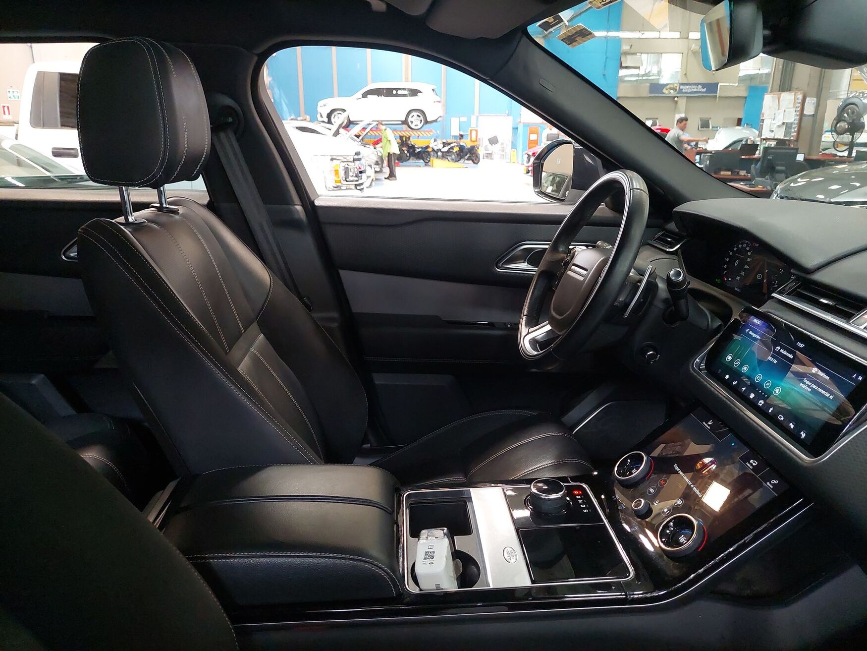 Land Rover - Velar - 2020 image number 2