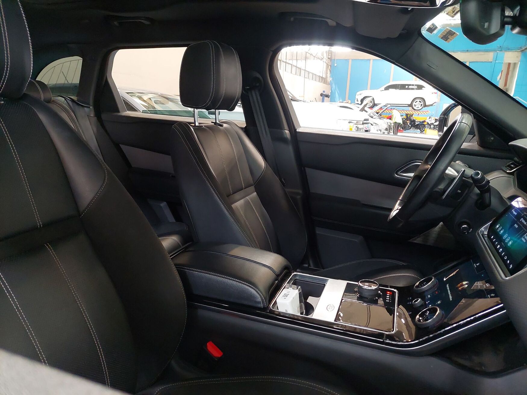 Land Rover - Velar - 2020 image number 3