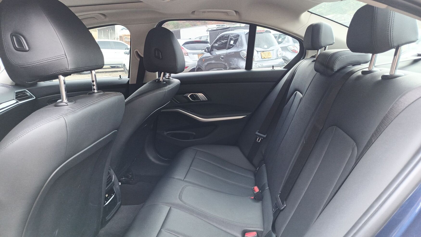 BMW - 330e - 2020 image number 3