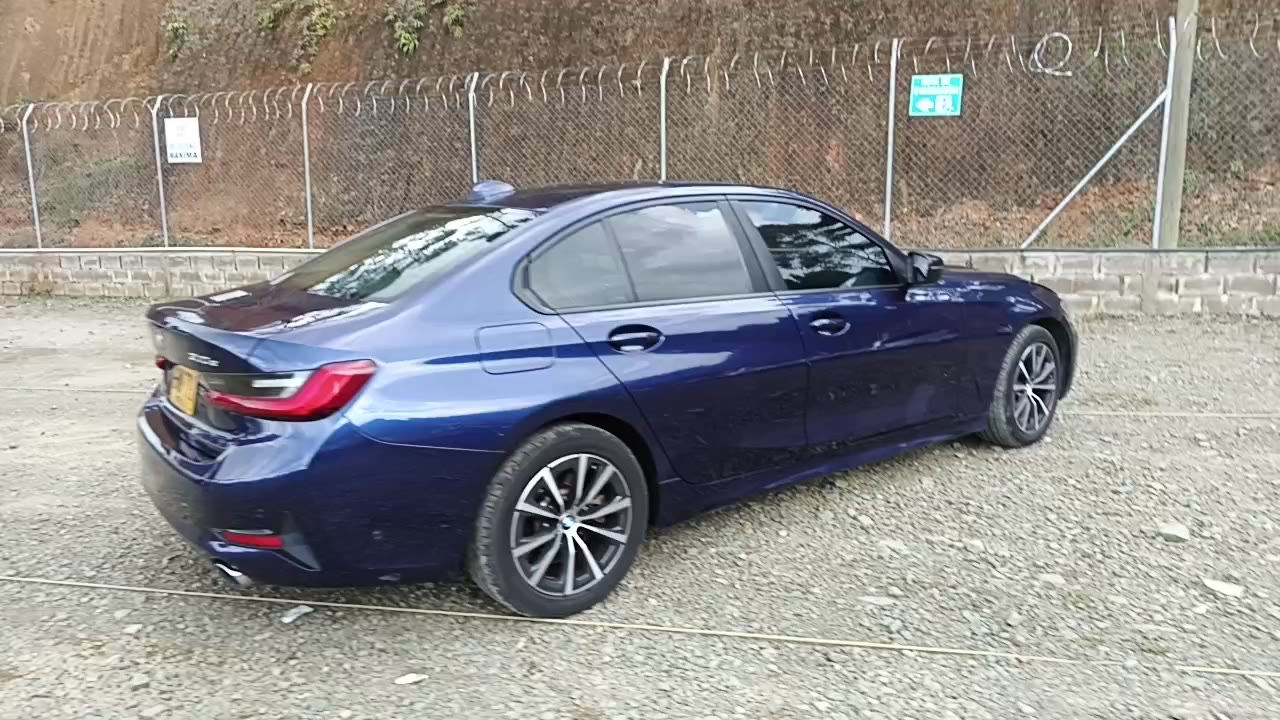 BMW - 330e - 2020 image number 9