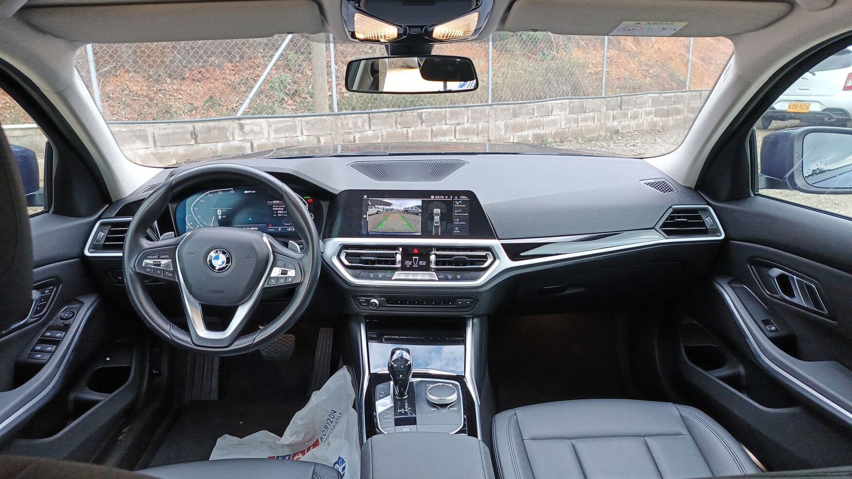 BMW - 330e - 2020 image number 11